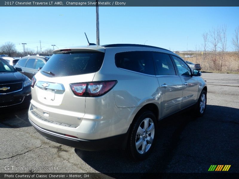 Champagne Silver Metallic / Ebony 2017 Chevrolet Traverse LT AWD