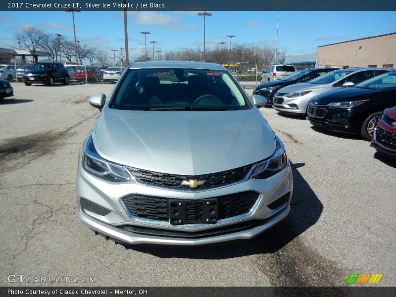 Silver Ice Metallic / Jet Black 2017 Chevrolet Cruze LT