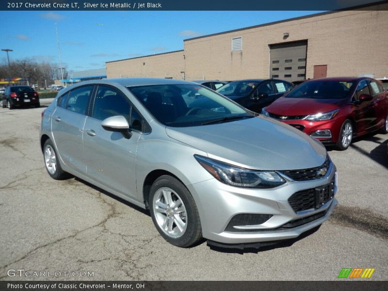 Silver Ice Metallic / Jet Black 2017 Chevrolet Cruze LT