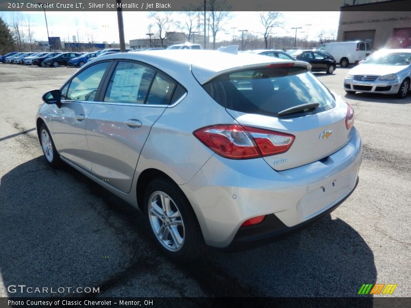 Silver Ice Metallic / Jet Black 2017 Chevrolet Cruze LT