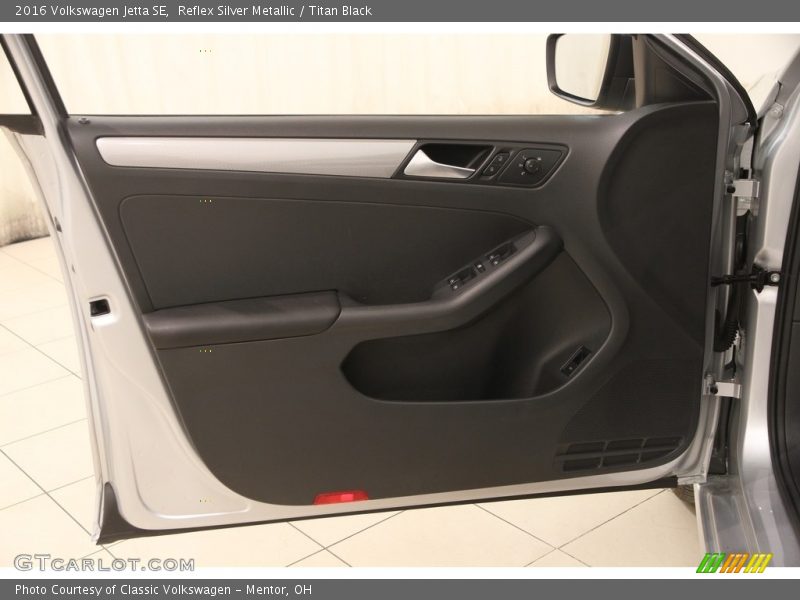 Reflex Silver Metallic / Titan Black 2016 Volkswagen Jetta SE