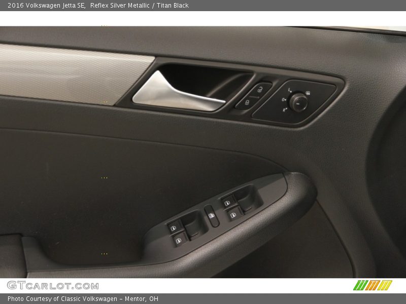 Reflex Silver Metallic / Titan Black 2016 Volkswagen Jetta SE