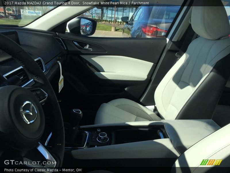 Snowflake White Pearl Mica / Parchment 2017 Mazda MAZDA3 Grand Touring 4 Door