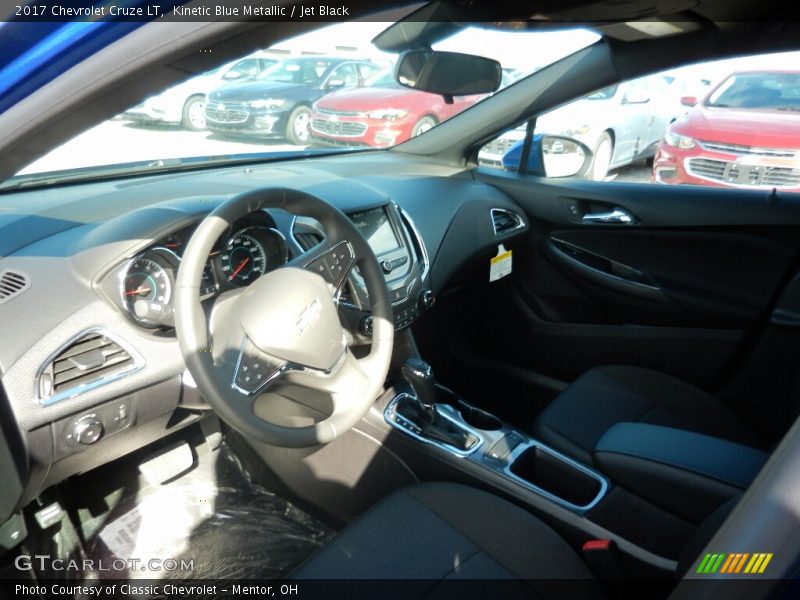 Kinetic Blue Metallic / Jet Black 2017 Chevrolet Cruze LT