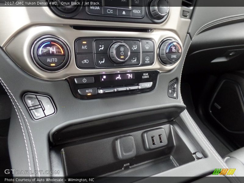 Onyx Black / Jet Black 2017 GMC Yukon Denali 4WD