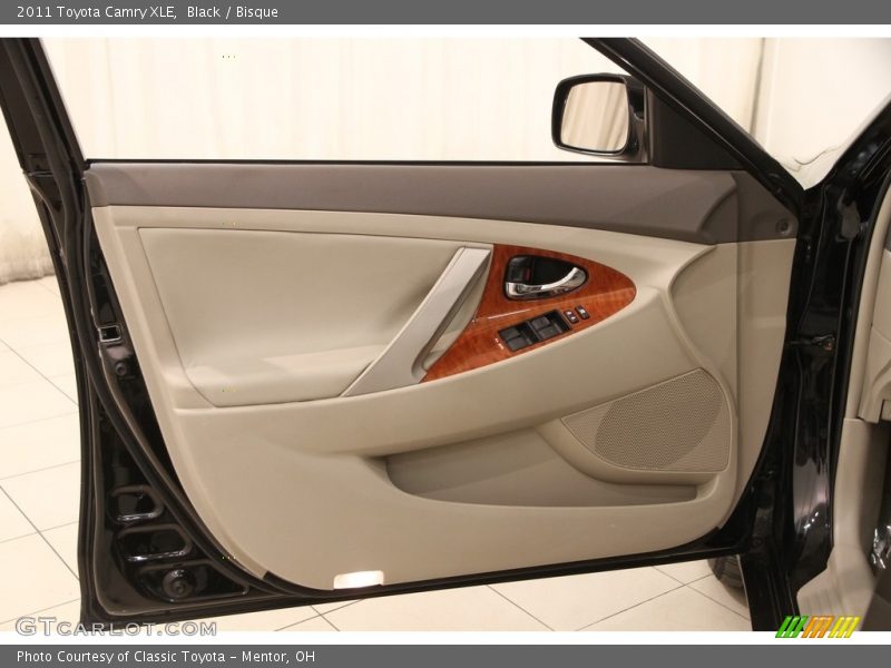 Black / Bisque 2011 Toyota Camry XLE