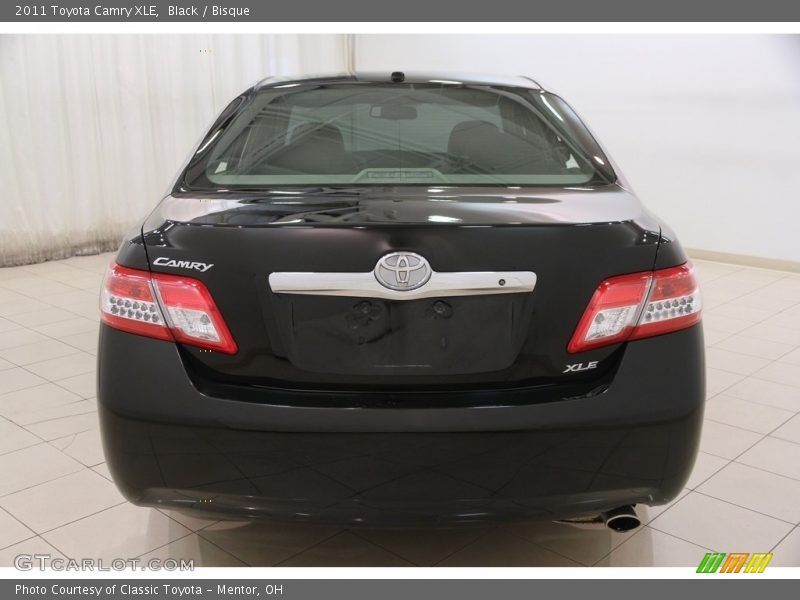 Black / Bisque 2011 Toyota Camry XLE
