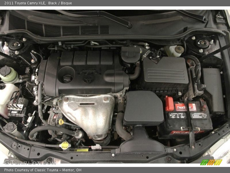 Black / Bisque 2011 Toyota Camry XLE