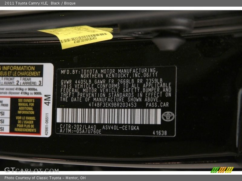 Black / Bisque 2011 Toyota Camry XLE