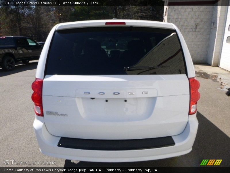 White Knuckle / Black 2017 Dodge Grand Caravan SXT