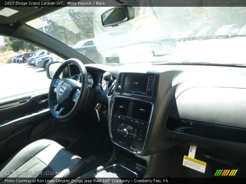 White Knuckle / Black 2017 Dodge Grand Caravan SXT