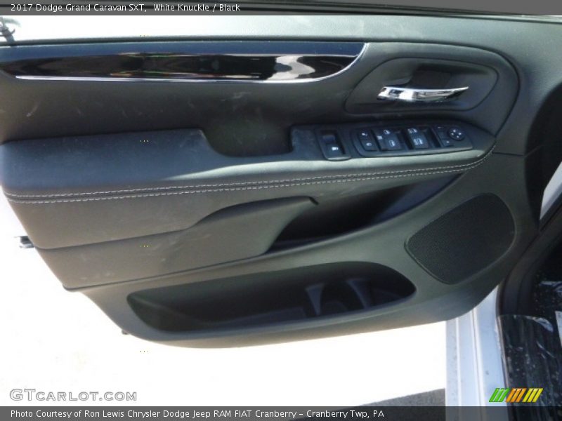 White Knuckle / Black 2017 Dodge Grand Caravan SXT