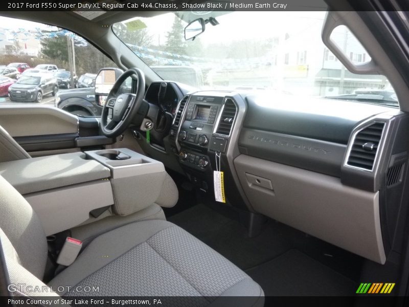 Dashboard of 2017 F550 Super Duty XL Regular Cab 4x4 Chassis