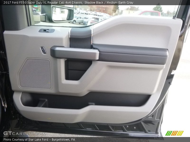 Door Panel of 2017 F550 Super Duty XL Regular Cab 4x4 Chassis