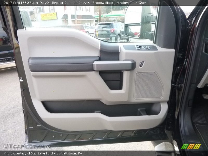 Shadow Black / Medium Earth Gray 2017 Ford F550 Super Duty XL Regular Cab 4x4 Chassis