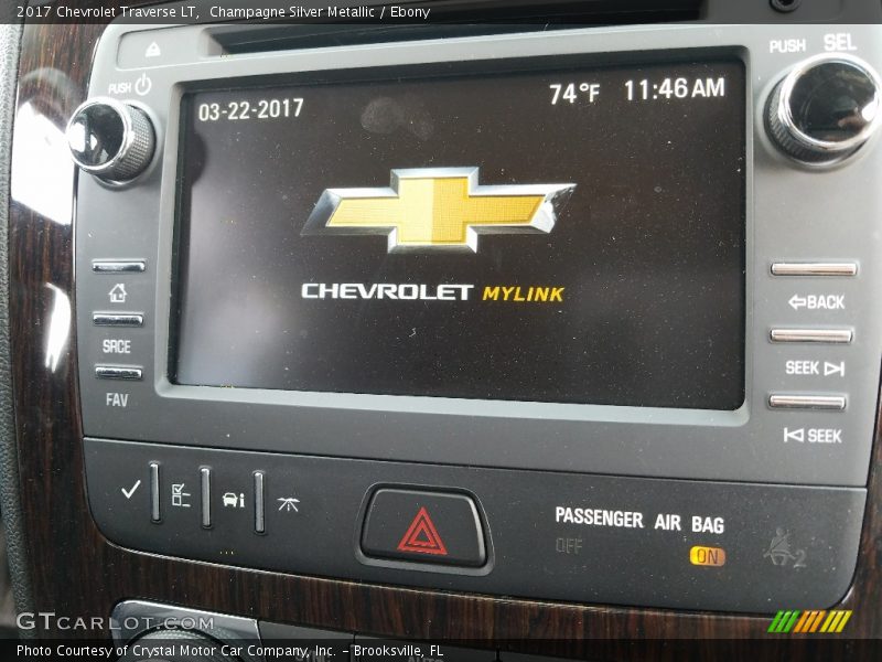 Champagne Silver Metallic / Ebony 2017 Chevrolet Traverse LT