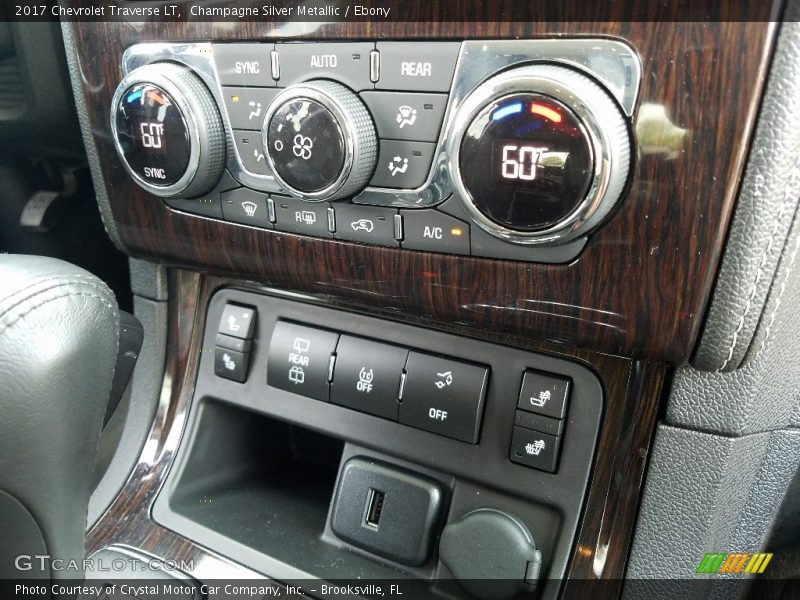 Champagne Silver Metallic / Ebony 2017 Chevrolet Traverse LT
