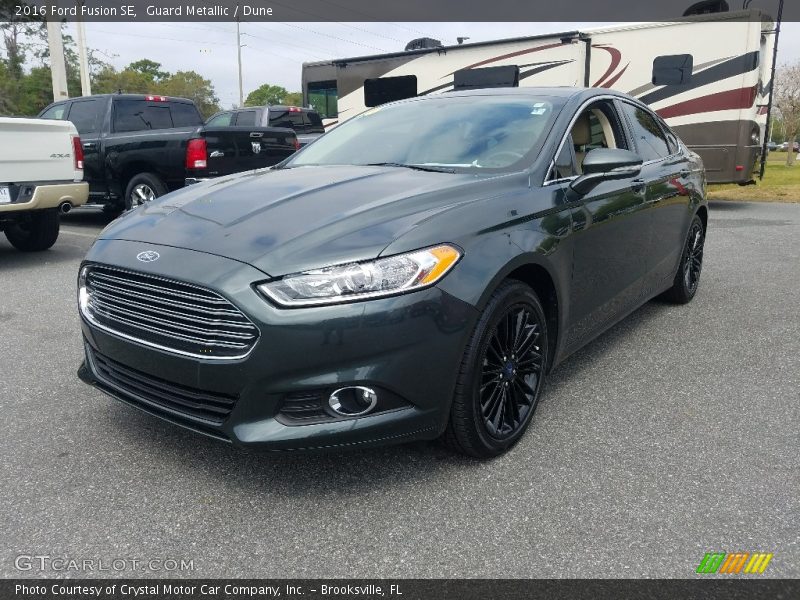 Front 3/4 View of 2016 Fusion SE