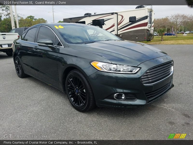 Front 3/4 View of 2016 Fusion SE