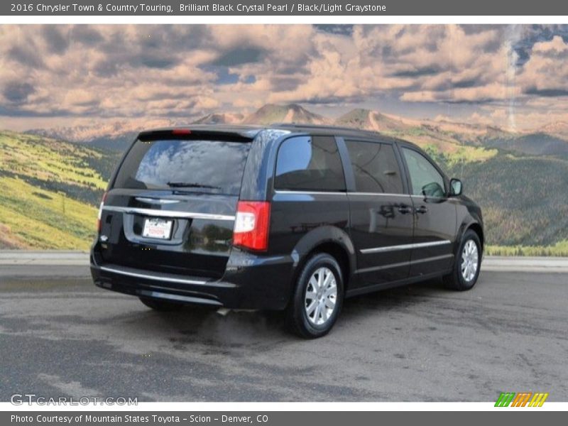 Brilliant Black Crystal Pearl / Black/Light Graystone 2016 Chrysler Town & Country Touring