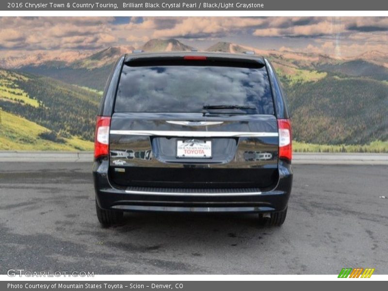 Brilliant Black Crystal Pearl / Black/Light Graystone 2016 Chrysler Town & Country Touring
