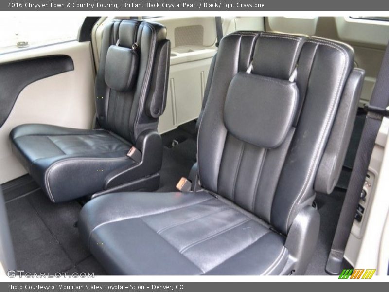 Brilliant Black Crystal Pearl / Black/Light Graystone 2016 Chrysler Town & Country Touring