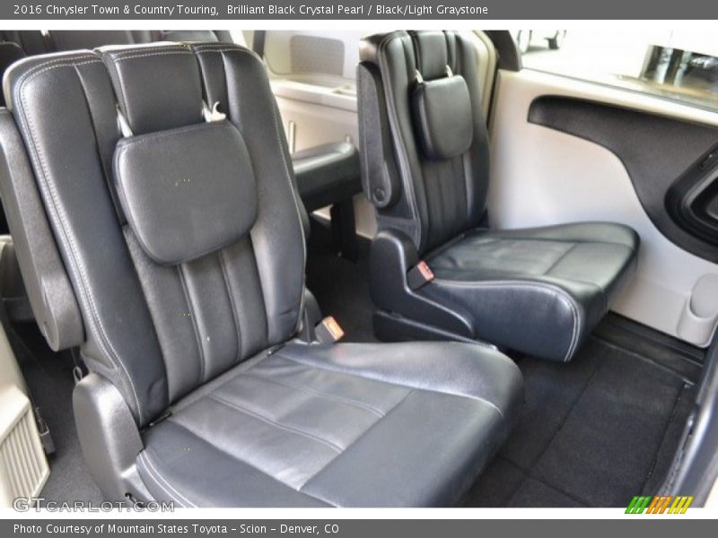 Brilliant Black Crystal Pearl / Black/Light Graystone 2016 Chrysler Town & Country Touring