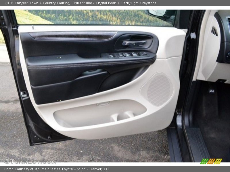 Brilliant Black Crystal Pearl / Black/Light Graystone 2016 Chrysler Town & Country Touring
