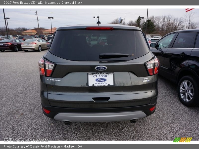 Magnetic / Charcoal Black 2017 Ford Escape SE 4WD