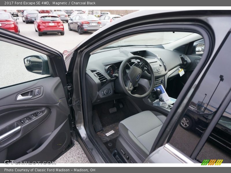 Magnetic / Charcoal Black 2017 Ford Escape SE 4WD