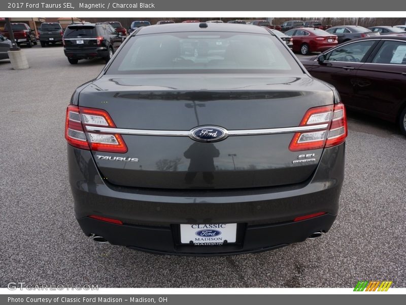 Magnetic / Charcoal Black 2017 Ford Taurus SEL