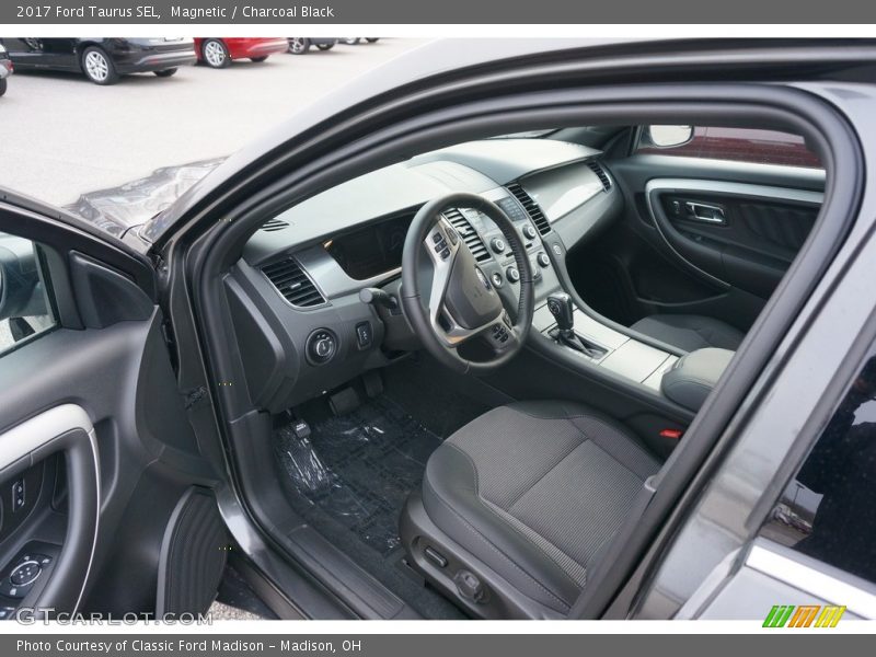 Magnetic / Charcoal Black 2017 Ford Taurus SEL