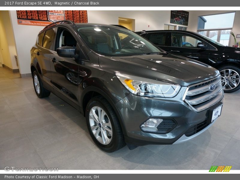 Magnetic / Charcoal Black 2017 Ford Escape SE 4WD