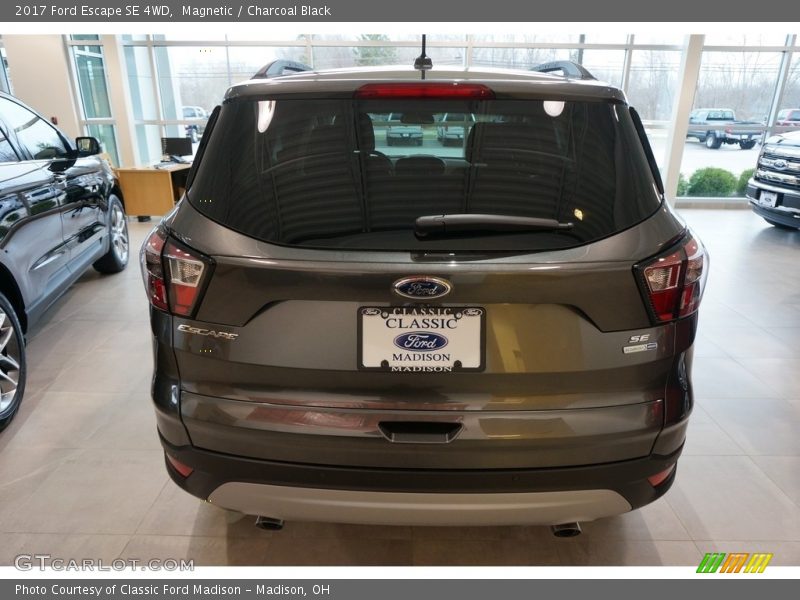 Magnetic / Charcoal Black 2017 Ford Escape SE 4WD
