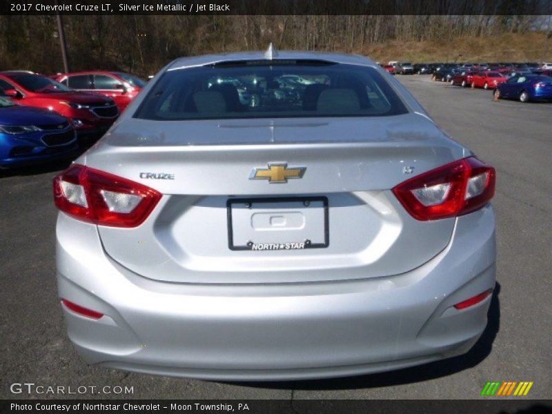 Silver Ice Metallic / Jet Black 2017 Chevrolet Cruze LT