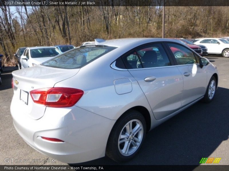 Silver Ice Metallic / Jet Black 2017 Chevrolet Cruze LT