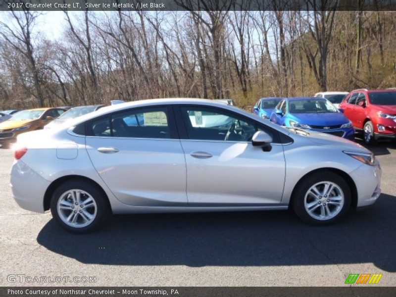 Silver Ice Metallic / Jet Black 2017 Chevrolet Cruze LT