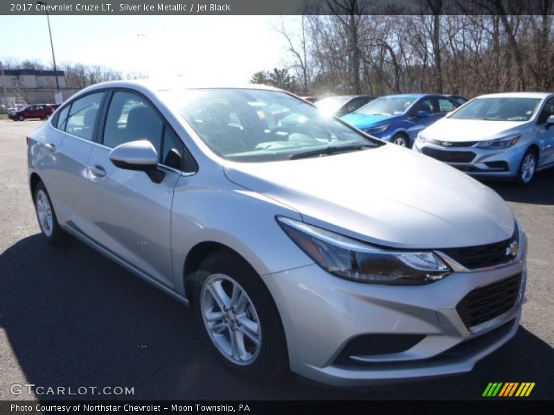 Silver Ice Metallic / Jet Black 2017 Chevrolet Cruze LT