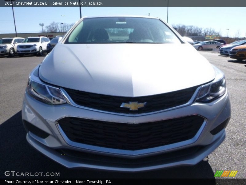 Silver Ice Metallic / Jet Black 2017 Chevrolet Cruze LT