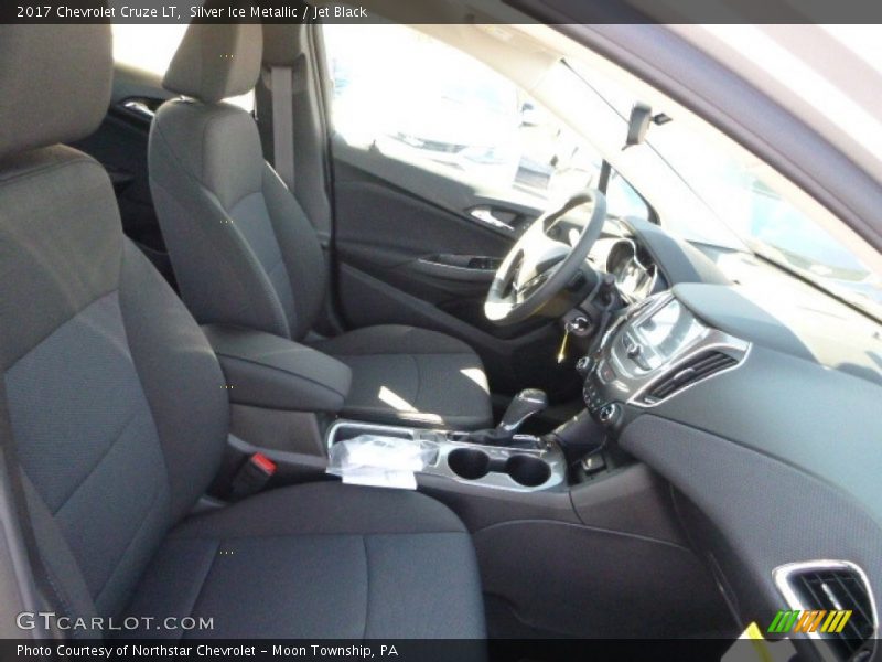 Silver Ice Metallic / Jet Black 2017 Chevrolet Cruze LT