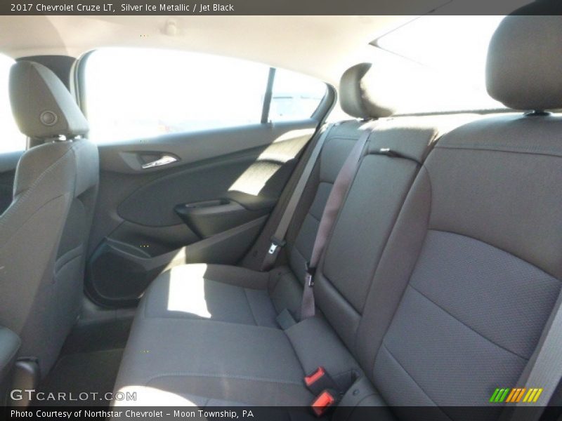 Silver Ice Metallic / Jet Black 2017 Chevrolet Cruze LT