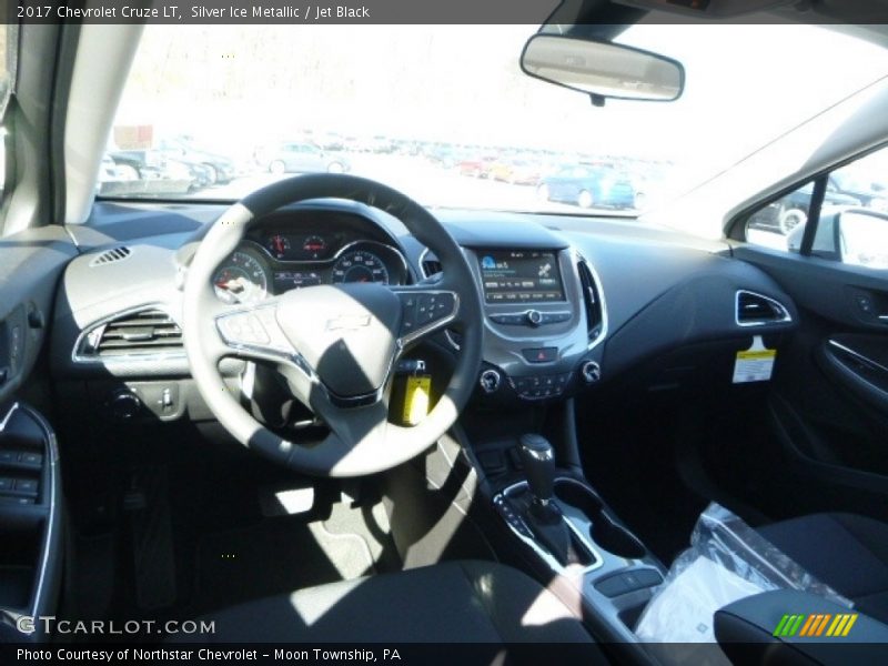 Silver Ice Metallic / Jet Black 2017 Chevrolet Cruze LT