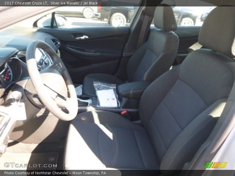 Silver Ice Metallic / Jet Black 2017 Chevrolet Cruze LT