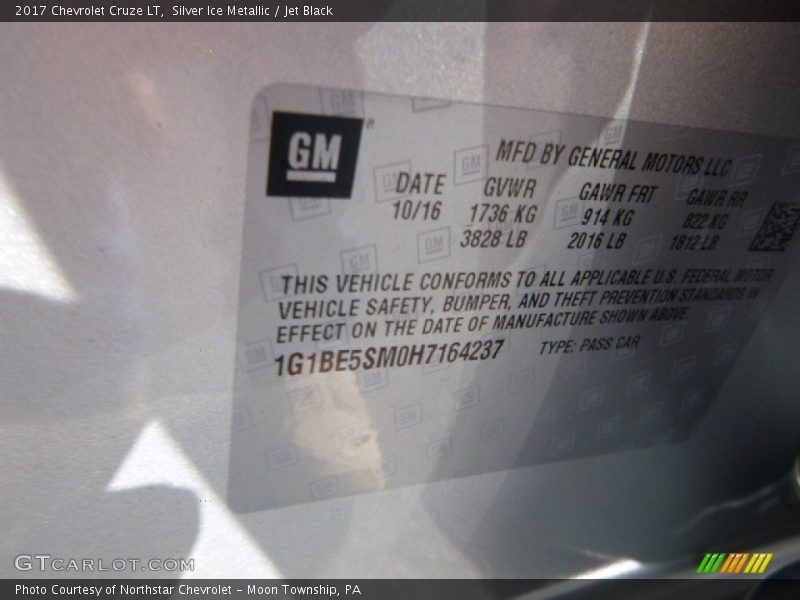 Silver Ice Metallic / Jet Black 2017 Chevrolet Cruze LT