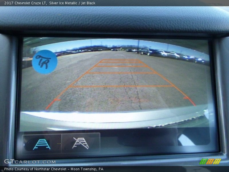 Silver Ice Metallic / Jet Black 2017 Chevrolet Cruze LT