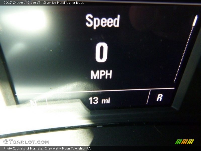 Silver Ice Metallic / Jet Black 2017 Chevrolet Cruze LT