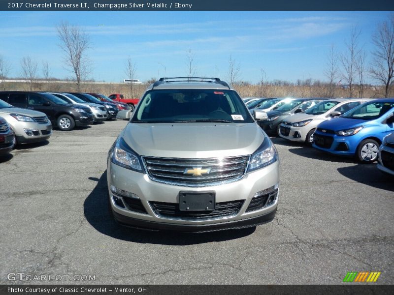 Champagne Silver Metallic / Ebony 2017 Chevrolet Traverse LT