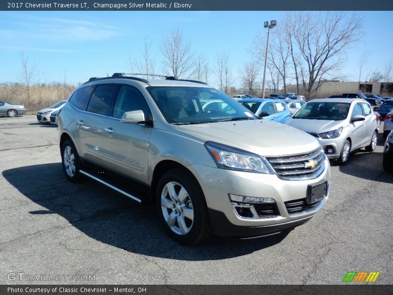 Champagne Silver Metallic / Ebony 2017 Chevrolet Traverse LT