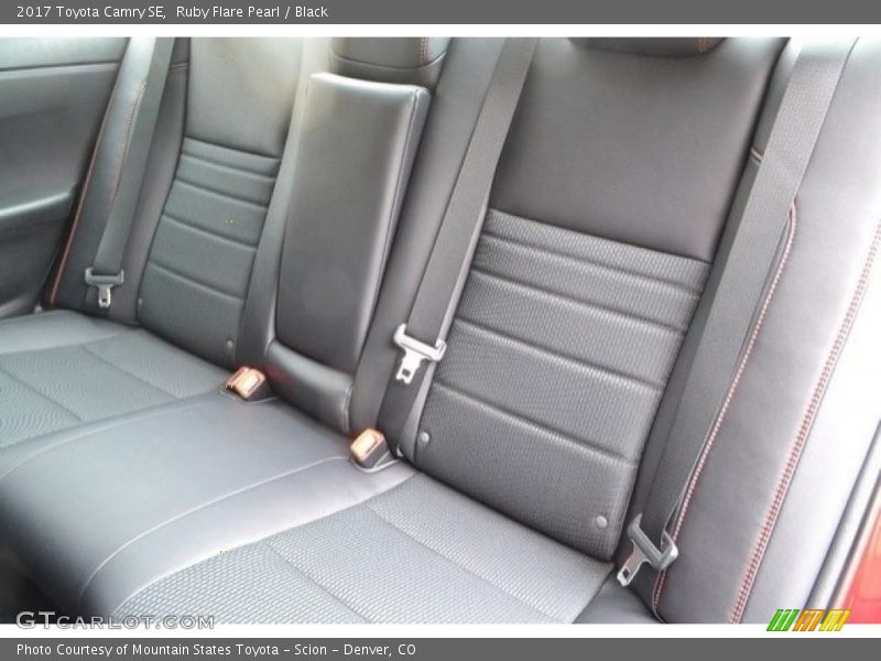 Ruby Flare Pearl / Black 2017 Toyota Camry SE