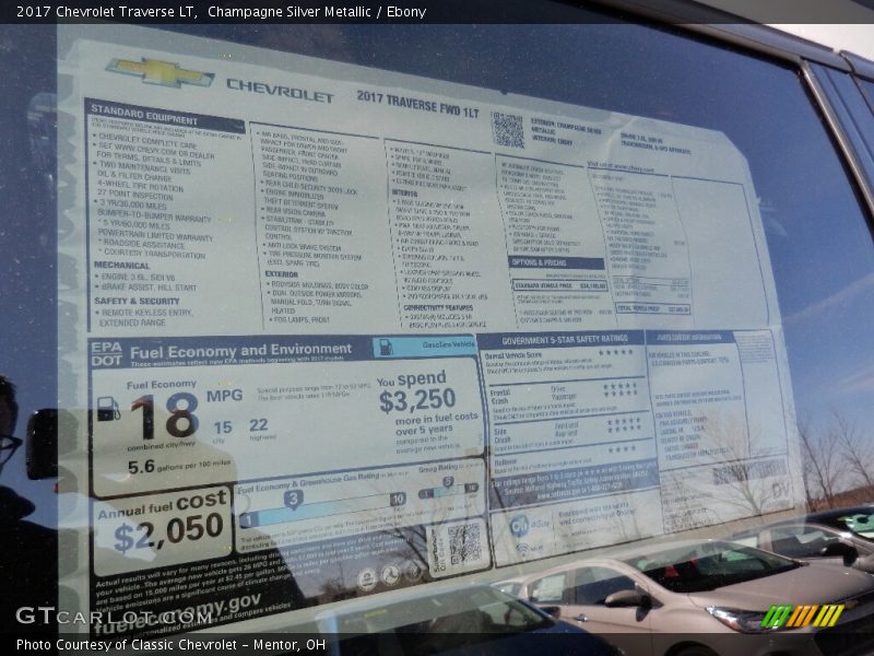 Champagne Silver Metallic / Ebony 2017 Chevrolet Traverse LT